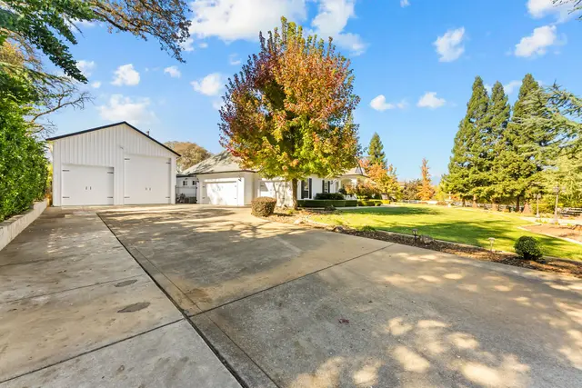 3624 Meder Ct: Garage & 26×40 Shop