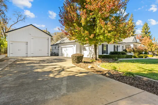 3624 Meder Ct: Garage & 26×40 Shop