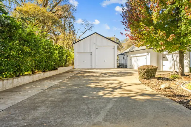 3624 Meder Ct: Garage & 26×40 Shop