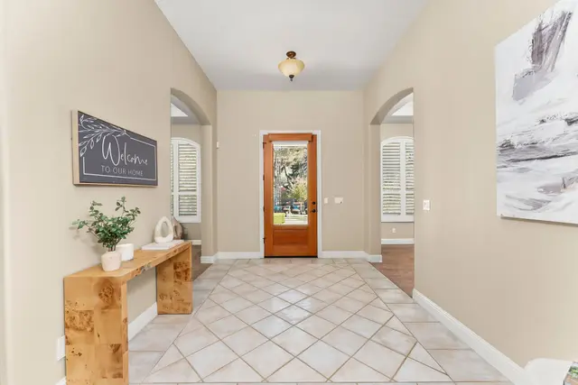 3624 Meder Ct: Living & Dining