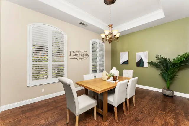 3624 Meder Ct: Living & Dining