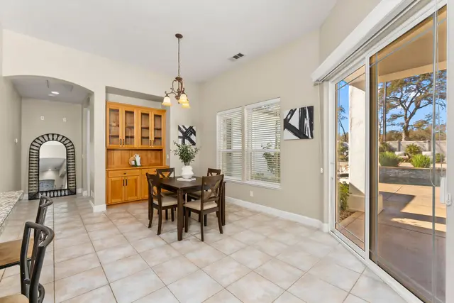 3624 Meder Ct: Kitchen & Breakfast Nook