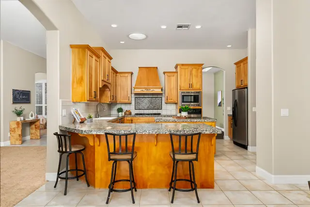 3624 Meder Ct: Kitchen & Breakfast Nook