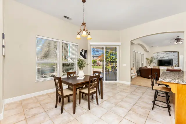 3624 Meder Ct: Kitchen & Breakfast Nook