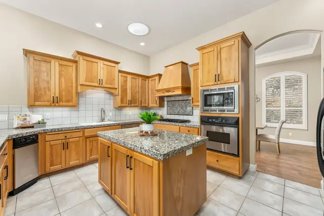 3624 Meder Ct: Kitchen & Breakfast Nook