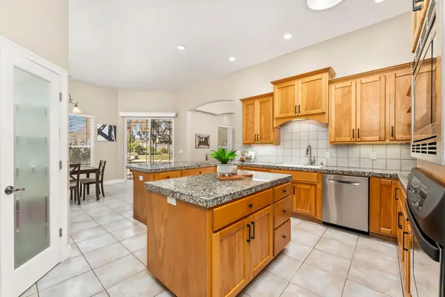 3624 Meder Ct: Kitchen & Breakfast Nook