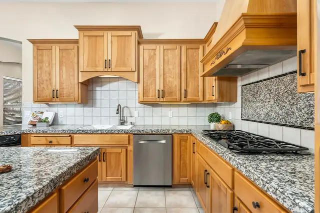 3624 Meder Ct: Kitchen & Breakfast Nook