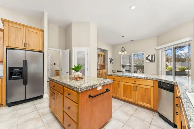 3624 Meder Ct: Kitchen & Breakfast Nook