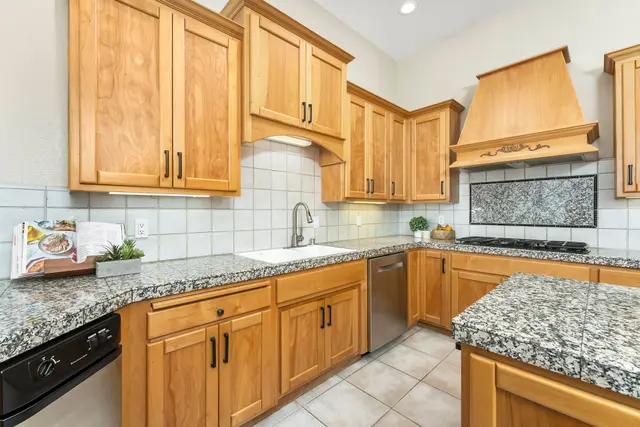 3624 Meder Ct: Kitchen & Breakfast Nook