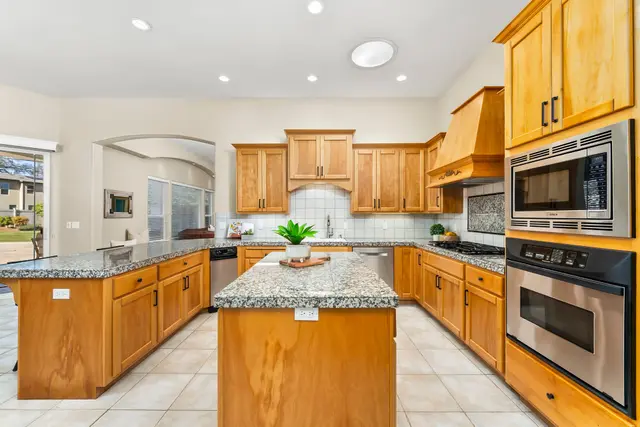 3624 Meder Ct: Kitchen & Breakfast Nook