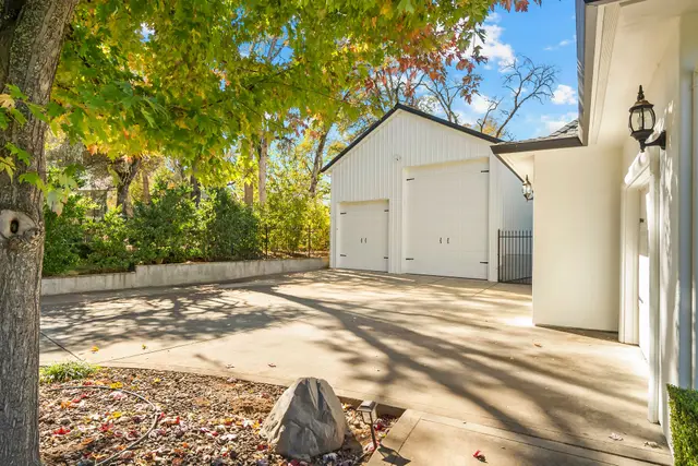 3624 Meder Ct: Garage & 26×40 Shop
