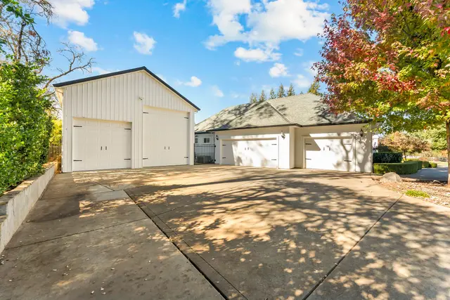 3624 Meder Ct: Garage & 26×40 Shop
