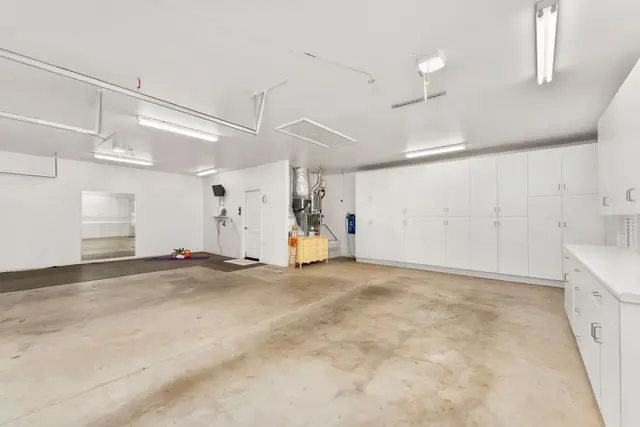 3624 Meder Ct: Garage & 26×40 Shop