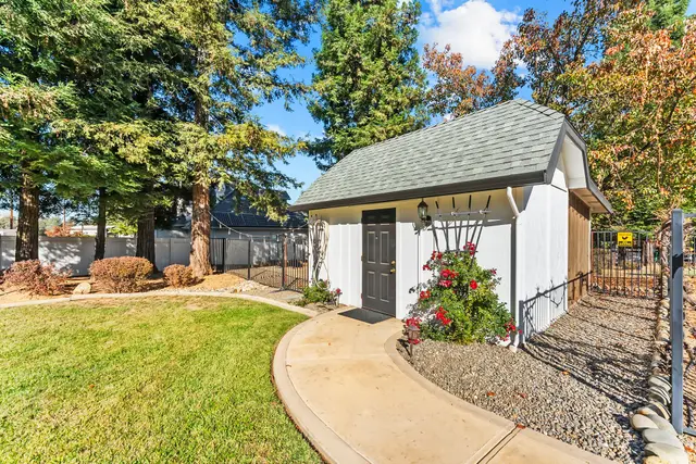 3624 Meder Ct: Grounds, Garden & Coop