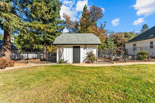 3624 Meder Ct: Grounds, Garden & Coop