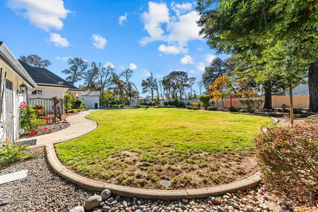 3624 Meder Ct: Grounds, Garden & Coop