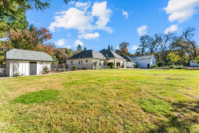 3624 Meder Ct: Grounds, Garden & Coop
